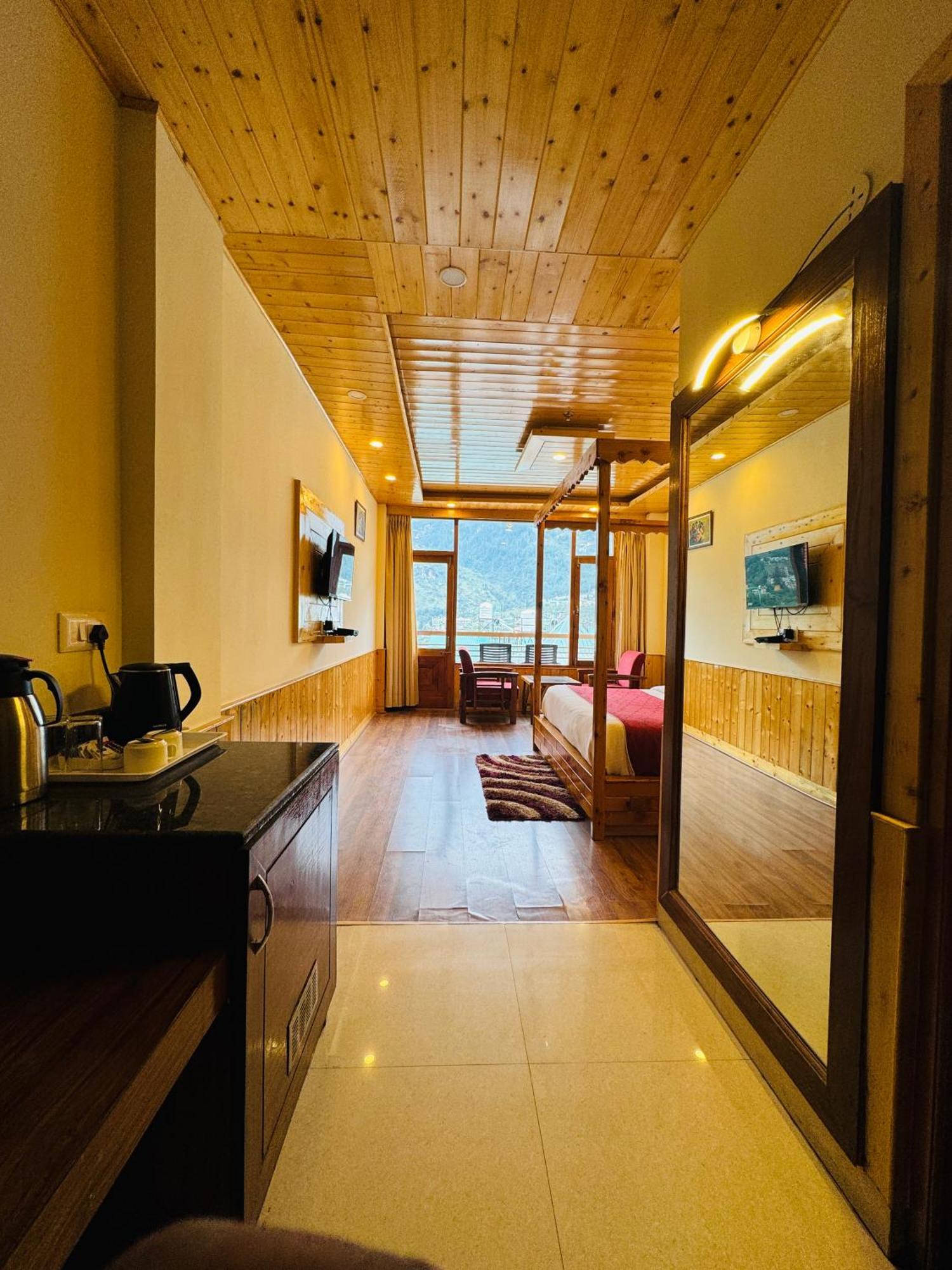 Hotel Swastik Grand Manali Exteriér fotografie