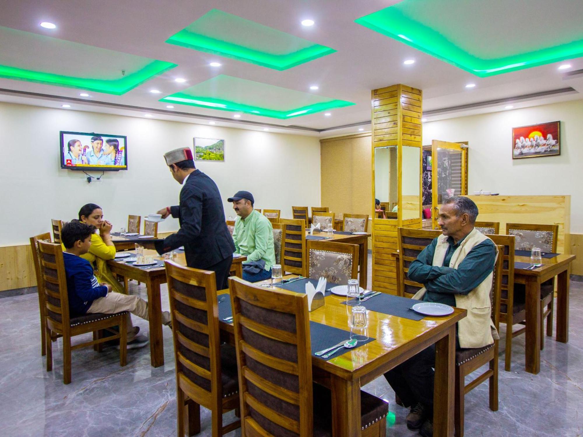 Hotel Swastik Grand Manali Exteriér fotografie