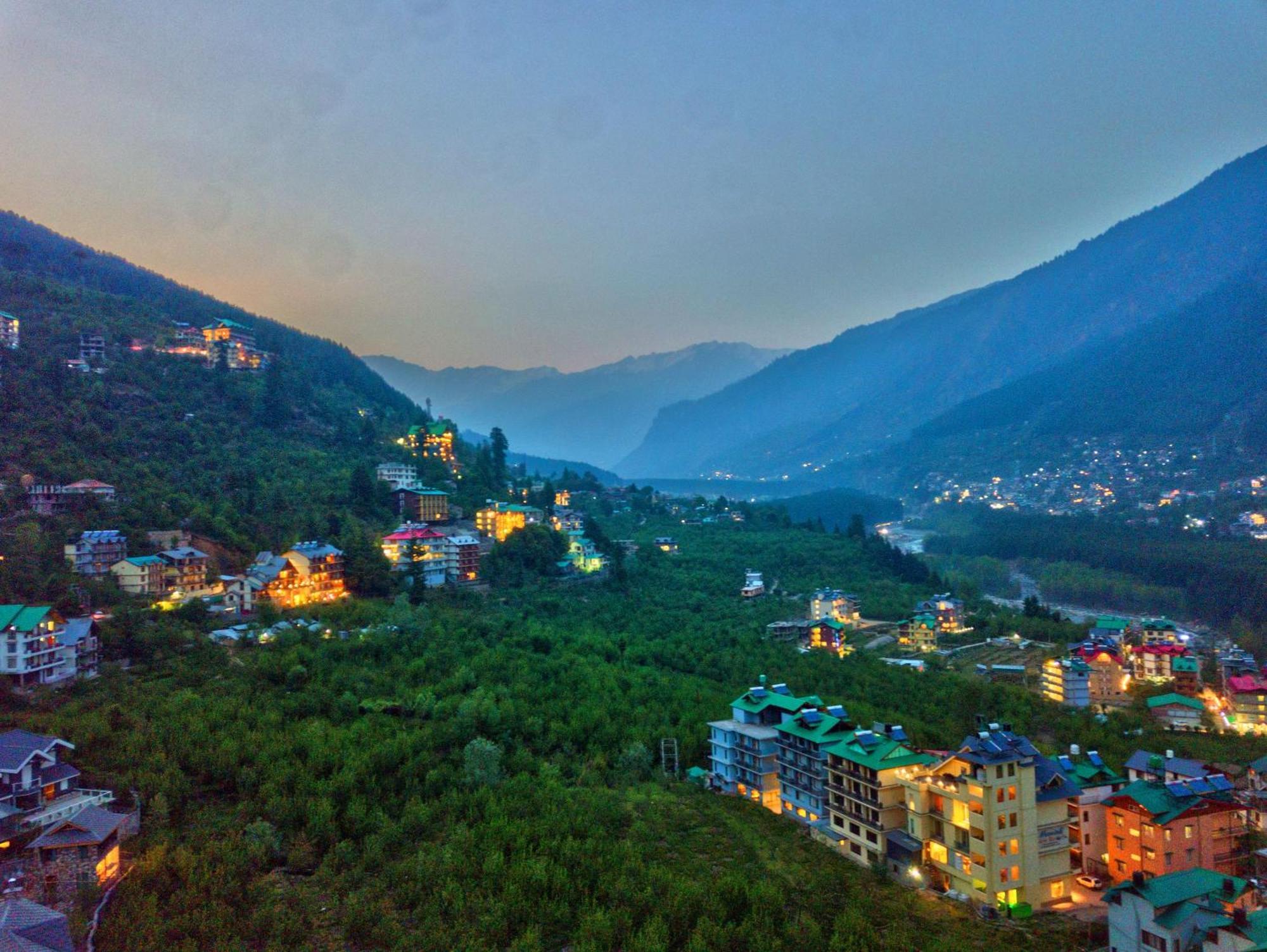 Hotel Swastik Grand Manali Exteriér fotografie